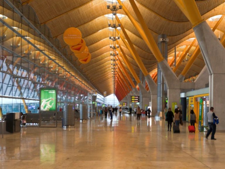 what is the best option to get from madrid international airport to city center